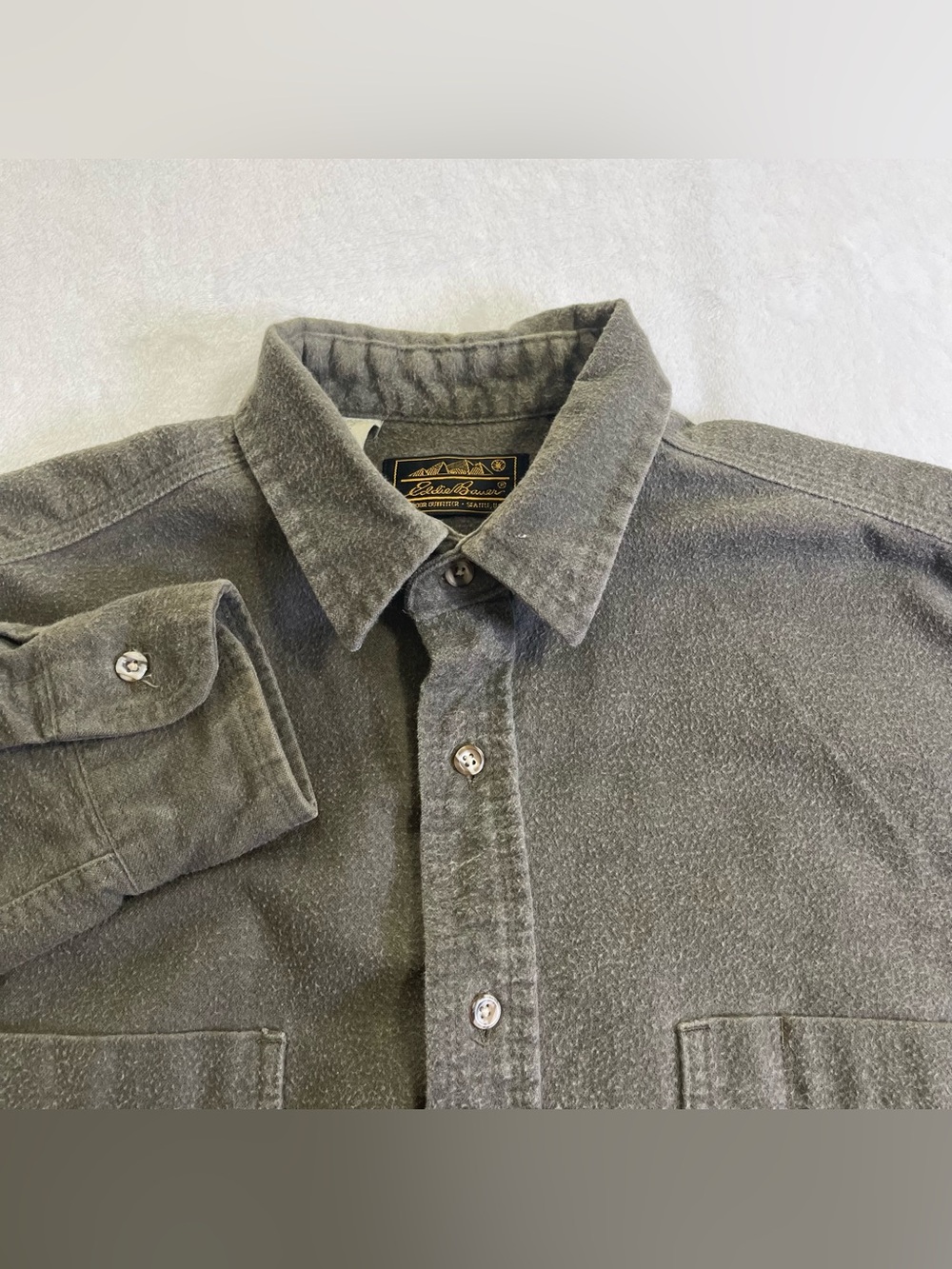 Vintage Eddie Bauer Mens Medium Olive Green Heavy Cotton Chamois Shirt